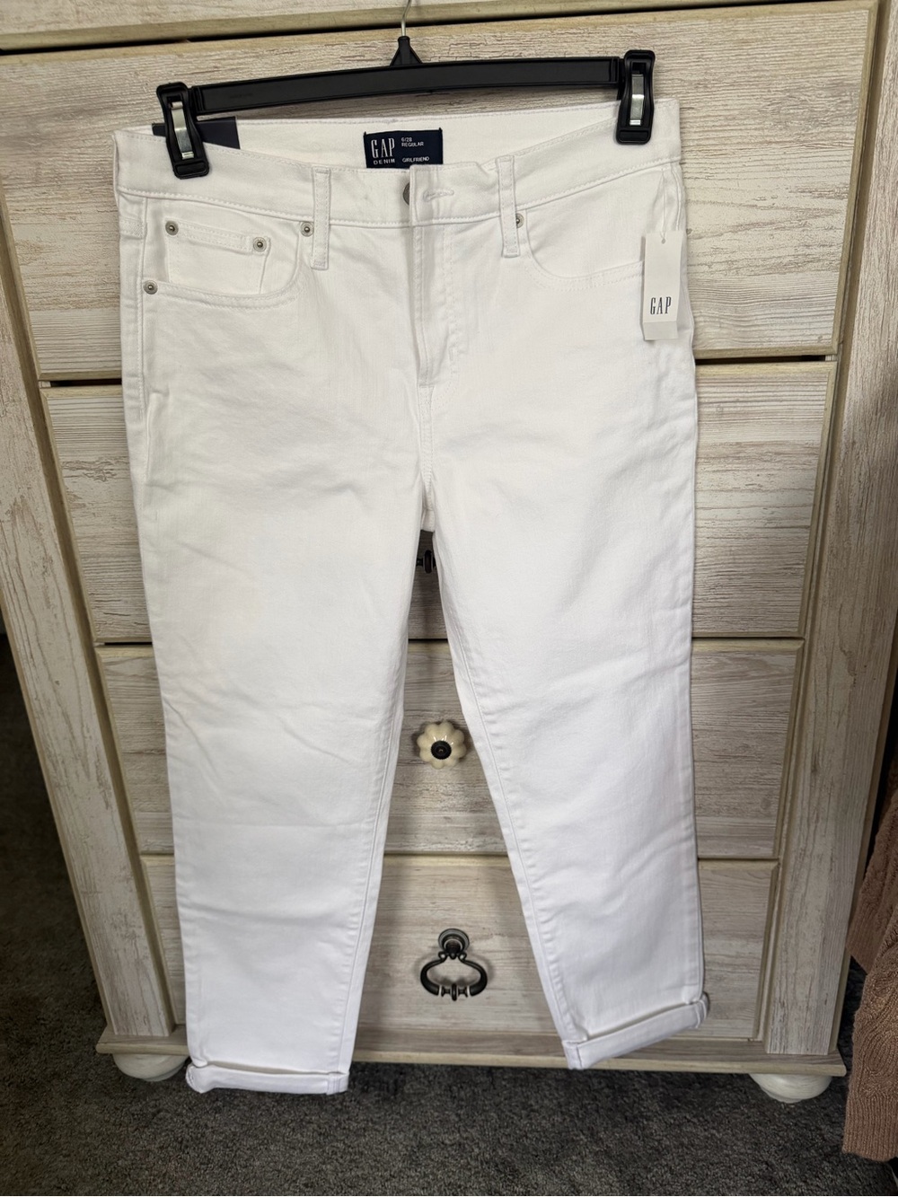 GAP Women’s White Straight-Leg Jeans